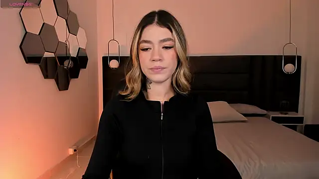 ViolettHansson online show from 02/15/26, 10:47