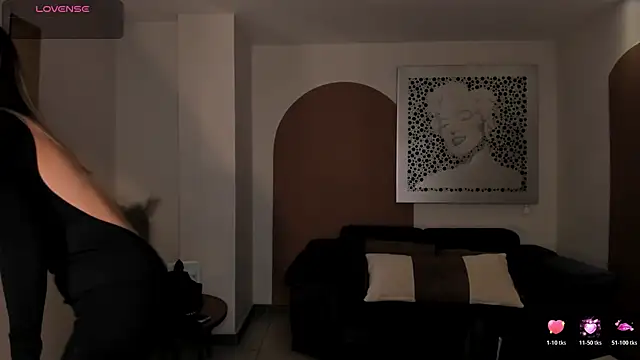 ViolettHansson online show from 04/12/26, 09:47