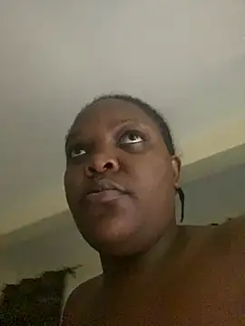 Snapshot of zonroe_the_big chatting on 07/13/26, 04:59 zonroe the big online show from 07/13/26, 04:59