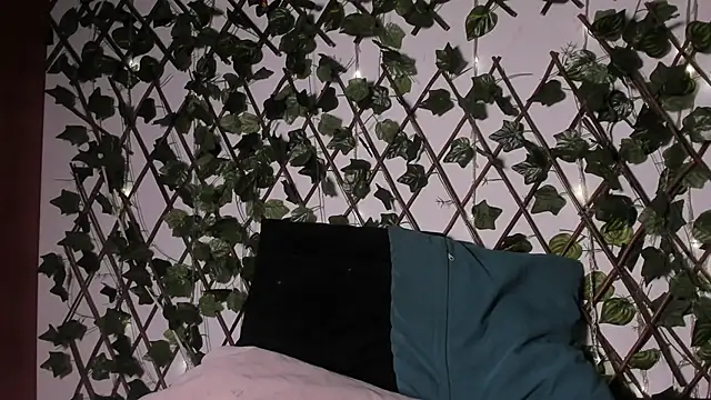 CoralineSanchez online show from 12/19/25, 08:05