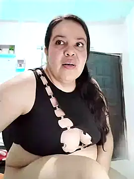 Snapshot of lunanataly chatting on 01/01/25, 11:40 lunanataly online show from 01/01/25, 11:40