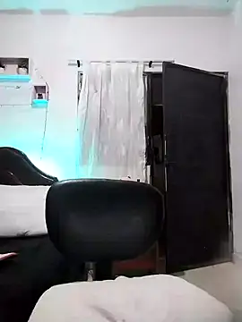 Snapshot of lunanataly chatting on 01/04/25, 04:11 lunanataly online show from 01/04/25, 04:11