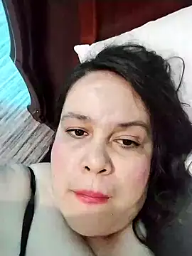 Snapshot of lunanataly chatting on 02/17/25, 01:25 lunanataly online show from 02/17/25, 01:25