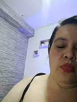 Snapshot of lunanataly chatting on 03/17/25, 08:19 lunanataly online show from 03/17/25, 08:19