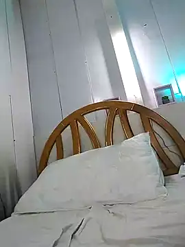 lunanataly online show from 11/19/25, 02:33