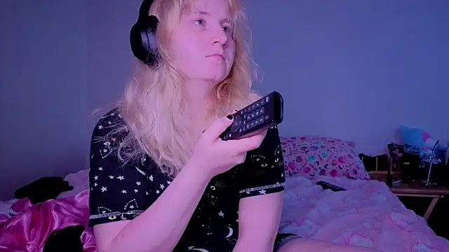 Glitch Witch online show from 06/19/26, 10:30
