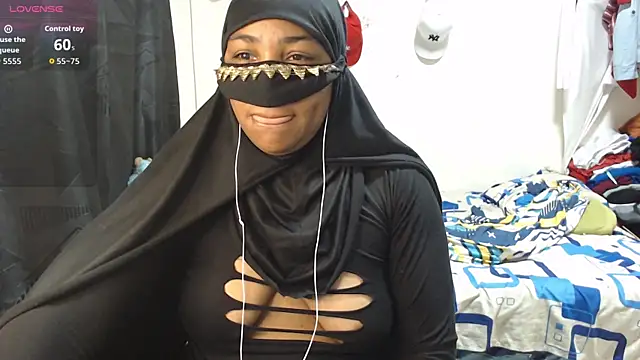 Snapshot of Aaliyah_brown chatting on 11/12/25, 08:15 Aaliyah brown online show from 11/12/25, 08:15