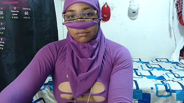 Snapshot of Aaliyah_brown chatting on 11/13/25, 03:55 Aaliyah brown online show from 11/13/25, 03:55