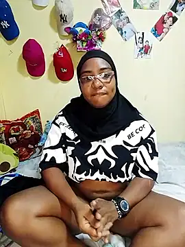 Snapshot of Aaliyah_brown chatting on 11/25/25, 02:06 Aaliyah brown online show from 11/25/25, 02:06