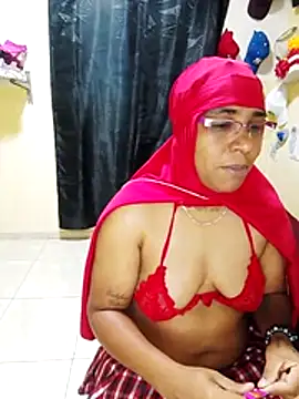 Snapshot of Aaliyah_brown chatting on 12/02/25, 03:34 Aaliyah brown online show from 12/02/25, 03:34