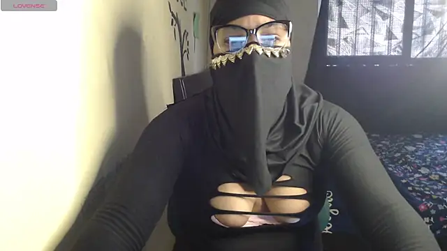 Snapshot of Aaliyah_brown chatting on 03/19/26, 12:53 Aaliyah brown online show from 03/19/26, 12:53