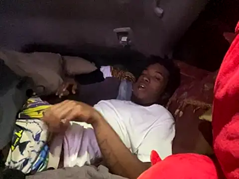 SlimeCrownzOut5 online show from 10/31/25, 03:18