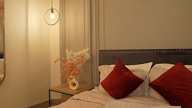 IrisBaker online show from 04/21/26, 09:28