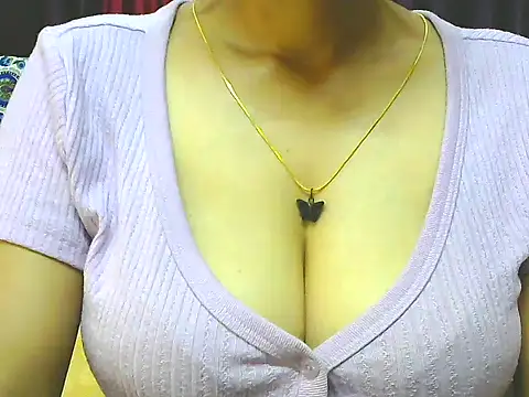 Snapshot of ishmita99 chatting on 04/03/26, 04:32 ishmita99 online show from 04/03/26, 04:32