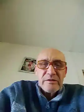 Snapshot of tino66 chatting on 10/17/25, 08:22 tino66 online show from 10/17/25, 08:22