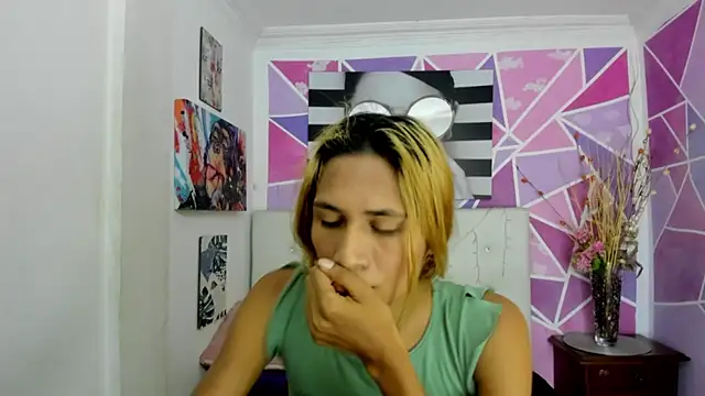 Brisahott online show from 01/10/25, 02:23