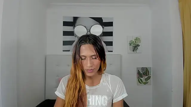 Brisahott online show from 12/19/25, 07:54