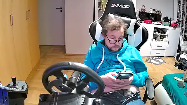 larsgessner30 online show from 10/26/25, 09:31