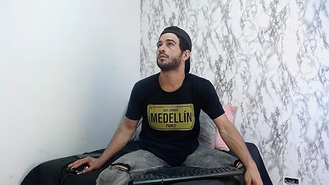 Moon and aaron online show from 02/22/26, 03:40