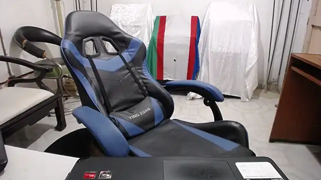 Snapshot of yohatinelly07 chatting on 11/23/25, 09:03 yohatinelly07 online show from 11/23/25, 09:03