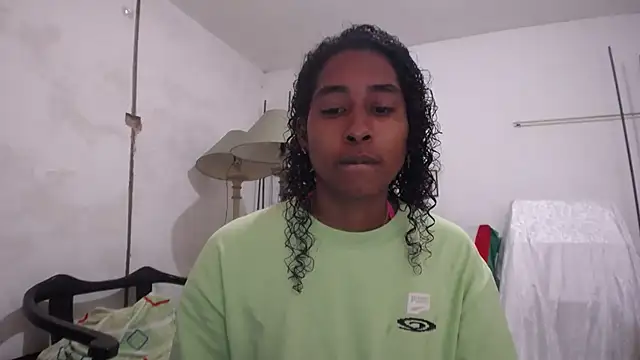 Snapshot of yohatinelly07 chatting on 12/04/25, 12:58 yohatinelly07 online show from 12/04/25, 12:58