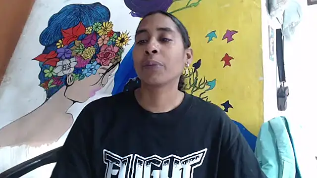 Snapshot of yohatinelly07 chatting on 02/04/26, 12:33 yohatinelly07 online show from 02/04/26, 12:33