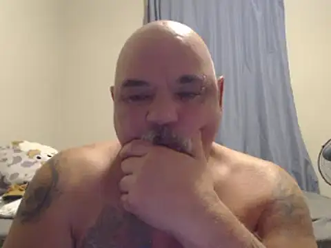 Newfiesausage1972 online show from 01/05/25, 10:43