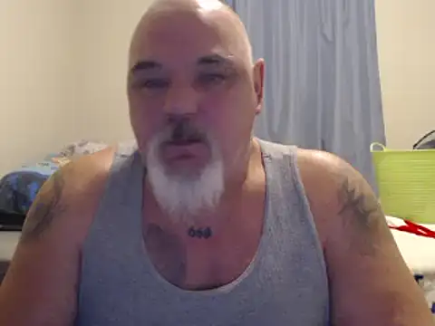 Newfiesausage1972 online show from 01/11/25, 01:11