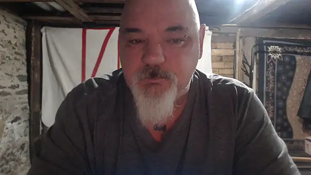 Newfiesausage1972 online show from 01/07/26, 09:01