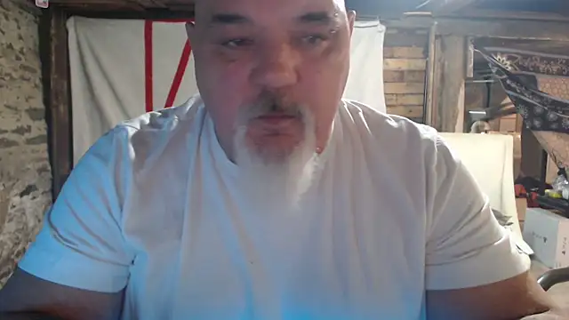 Newfiesausage1972 online show from 02/11/26, 11:43