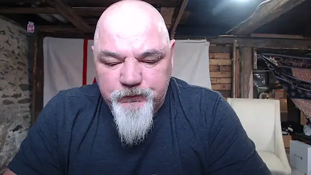 Newfiesausage1972 online show from 02/19/26, 03:19