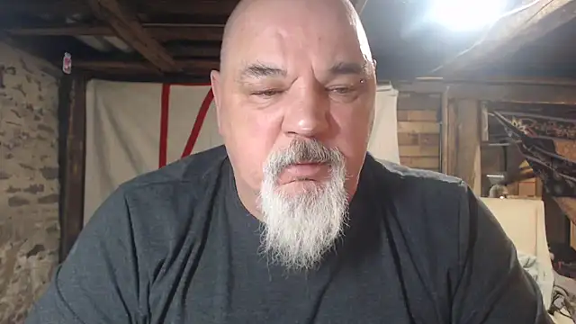 Newfiesausage1972 online show from 03/02/26, 07:09