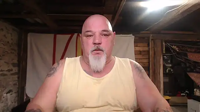 Newfiesausage1972 online show from 03/18/26, 09:51