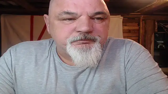 Newfiesausage1972 online show from 03/22/26, 09:07