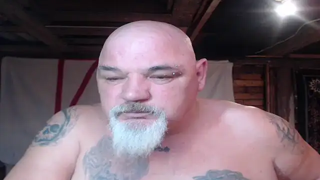 Newfiesausage1972 online show from 03/26/26, 12:22