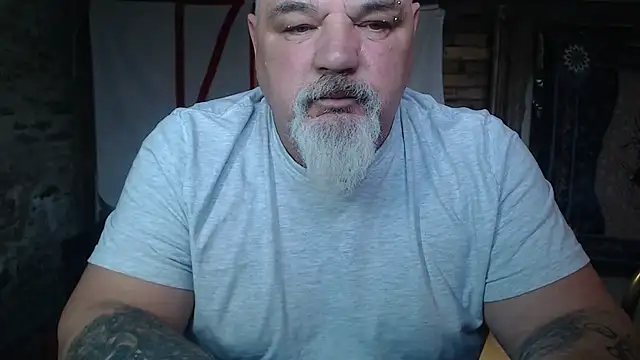 Newfiesausage1972 online show from 04/07/26, 02:50