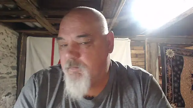 Newfiesausage1972 online show from 04/12/26, 08:41