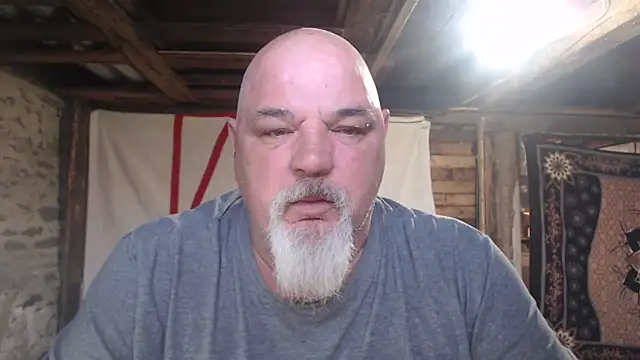 Newfiesausage1972 online show from 04/20/26, 12:08