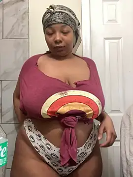 Snapshot of 1BeautyN1Beast chatting on 12/10/24, 03:12 1BeautyN1Beast online show from 12/10/24, 03:12