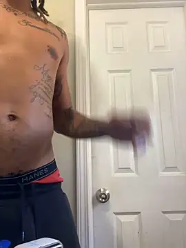 Snapshot of 1BeautyN1Beast chatting on 12/22/24, 05:53 1BeautyN1Beast online show from 12/22/24, 05:53