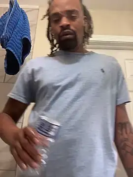 Snapshot of 1BeautyN1Beast chatting on 01/15/25, 10:35 1BeautyN1Beast online show from 01/15/25, 10:35