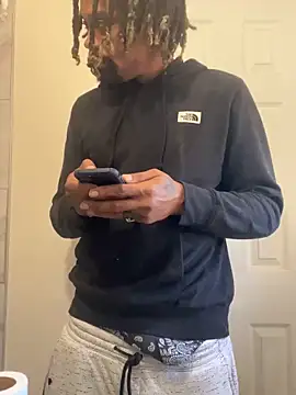 Snapshot of 1BeautyN1Beast chatting on 01/22/25, 04:02 1BeautyN1Beast online show from 01/22/25, 04:02