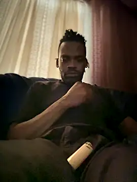 Snapshot of 1BeautyN1Beast chatting on 09/16/25, 06:31 1BeautyN1Beast online show from 09/16/25, 06:31