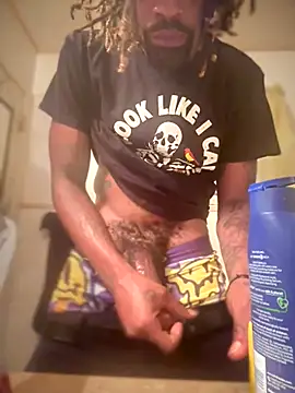 Snapshot of 1BeautyN1Beast chatting on 09/29/25, 07:02 1BeautyN1Beast online show from 09/29/25, 07:02