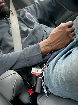 Snapshot of 1BeautyN1Beast chatting on 10/15/25, 01:11 1BeautyN1Beast online show from 10/15/25, 01:11