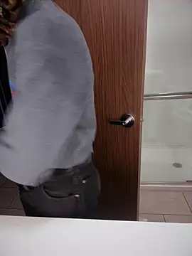 1BeautyN1Beast online show from 12/18/25, 02:01