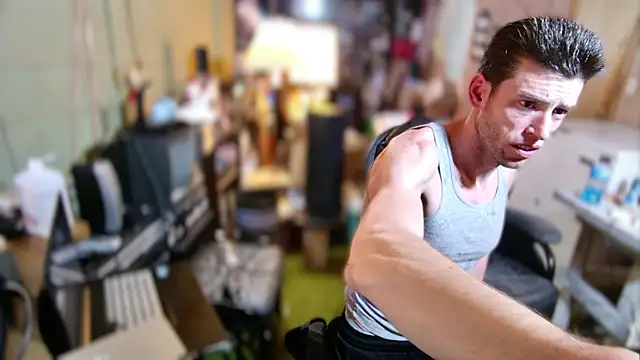 Snapshot of savageconfidence chatting on 10/17/25, 09:01 savageconfidence online show from 10/17/25, 09:01