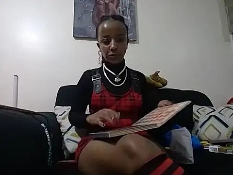 Snapshot of hoely_grail01 chatting on 01/16/26, 07:18 hoely grail01 online show from 01/16/26, 07:18