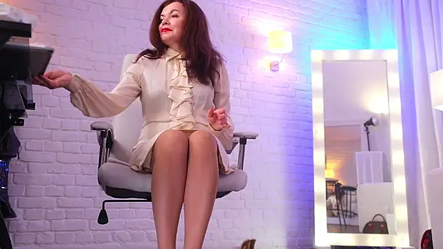 Snapshot of Nylon_Legs chatting on 12/03/25, 09:46 Nylon Legs online show from 12/03/25, 09:46