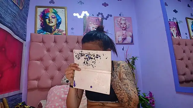 Snapshot of Yaumiko chatting on 12/15/25, 12:53 Yaumiko online show from 12/15/25, 12:53